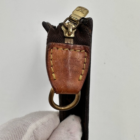 Louis Vuitton Monogram Pochette - Picture 2 of 4